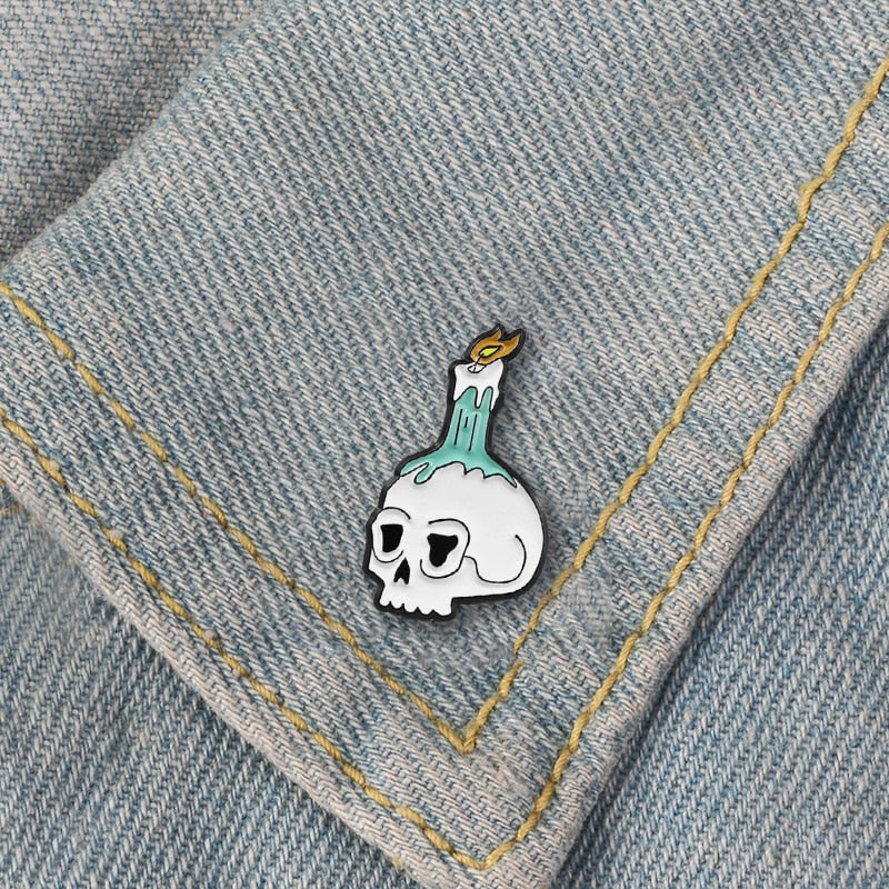 Skull Candle Brooch Skull Hellfire Burns Candle Flame Enamel Pin Halloween Death Skull Emblem Pin